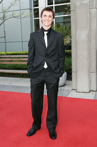 File:Cameron-bright-99.jpg