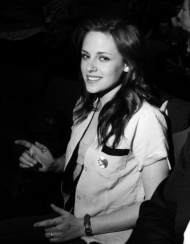 File:Kristen-stewart-snow-white.jpg