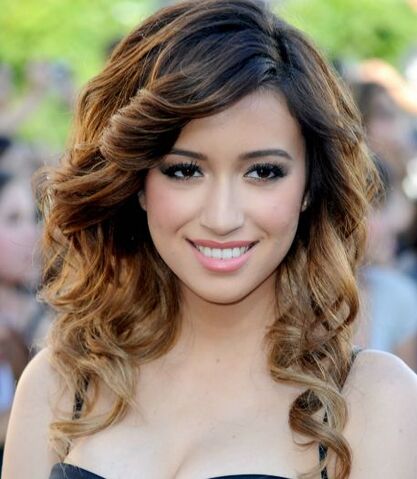 File:Justin-chon-christian-serratos-eclipse-03.jpg