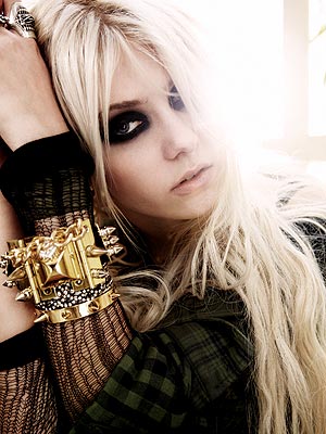 File:Taylor-momsen.jpg