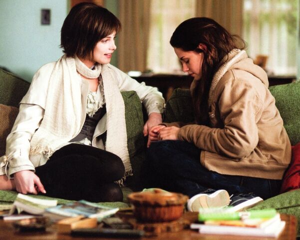 File:Bella-New-Moon-Stills-HQ-bella-swan-8465001-1543-1232.jpg