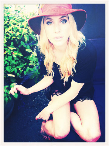 File:Caseylabow1.jpg