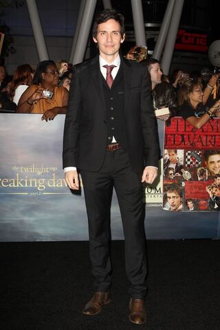 File:Christian-camargo-premiere-breaking-dawn-2-02.jpg