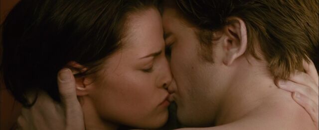 File:New-moon-trailer2-50.jpg
