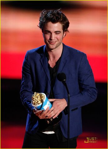 File:Robert-pattinson-mtv-movie-awards-06.jpg