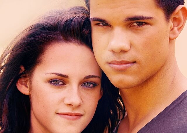 File:KristenS-and-TaylorL-kristen-stewart-and-taylor-lautner-9350044-700-500.jpg