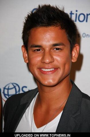 File:Bronson Pelletier 12.jpg
