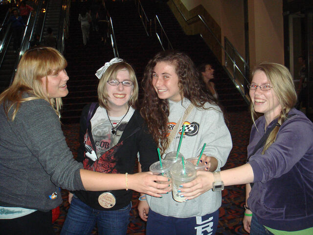 File:Twilightpremiere78.jpg