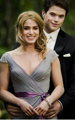 File:Rosalie-and-Emmett-rosalie-cullen-29167660-331-533.jpg