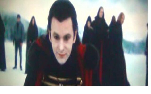 File:Aro kneeling.jpg