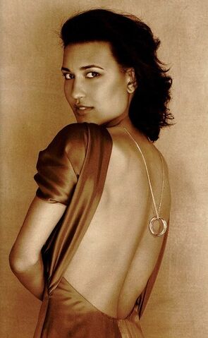 File:Cartier3-julia jones-0i8io9.jpg