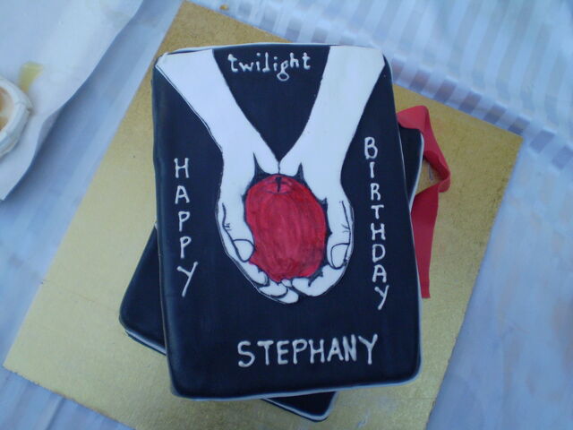 File:Twilight Cake.jpg