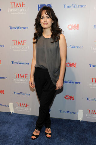 File:Elizabethreaser4.jpg