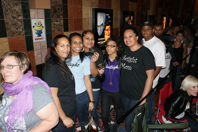 File:Twilightpremiere45.jpg