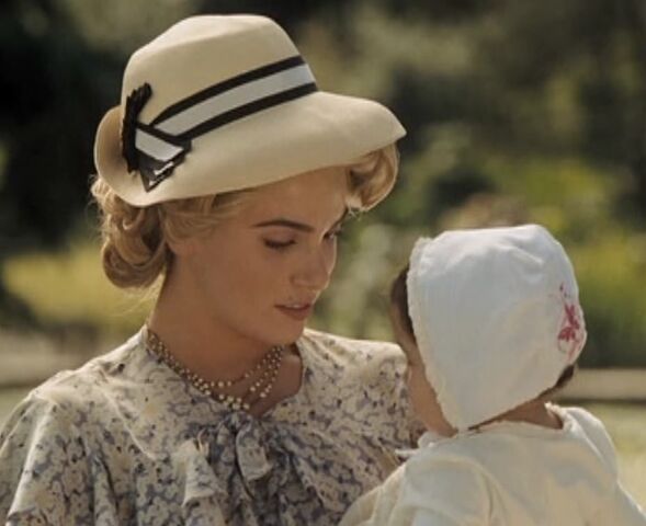 File:Rosalie-and-Henry-eclipse-movie-17565036-928-756.jpg