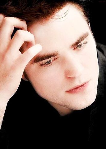 File:New-old-pic-Robert-pattinson-twilight-series-24210939-499-700.jpg