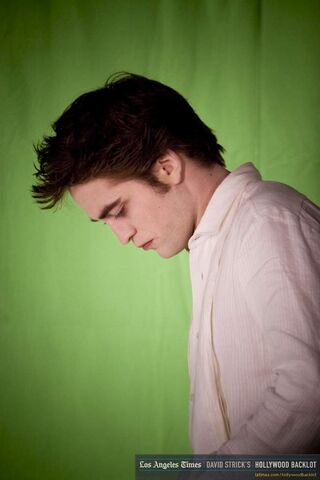 File:New moon-438-sxga.jpg