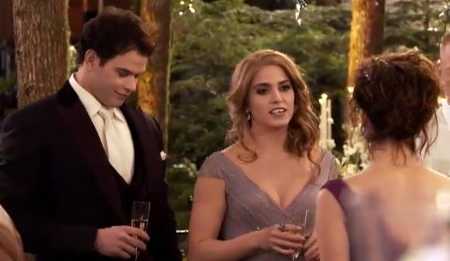 File:Rosalie-and-Emmett-Wedding-rosalie-cullen-28797821-1268-737.png