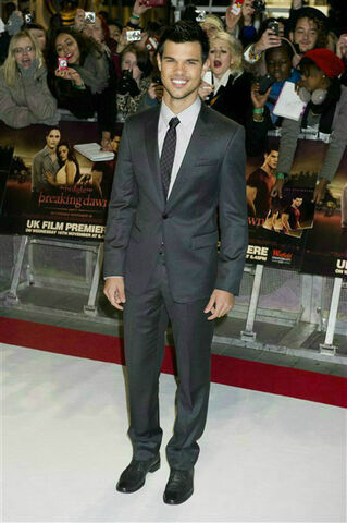 File:70179-original-Taylor Lautner.jpg