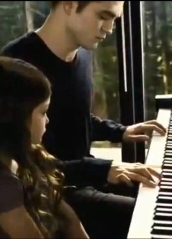 File:Edward-playing-Renesmee-s-lullaby-edward-and-bella-32785569-375-520.jpg