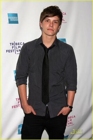 File:Xavier-Samuel-twilight-series-7154510-808-1222.jpg