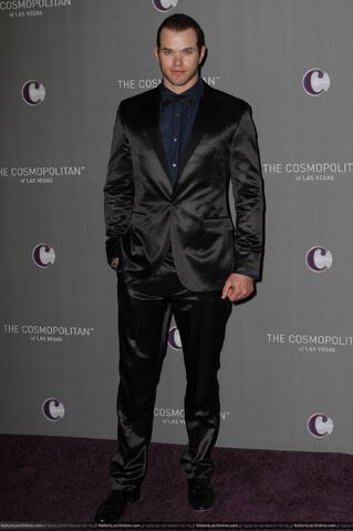 File:004-kellen-lutz0033.jpg