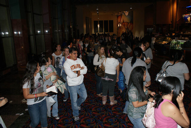 File:Twilightpremiere54.jpg