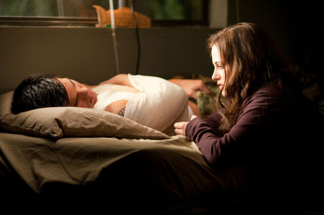 File:Bella and Jacob..jpg