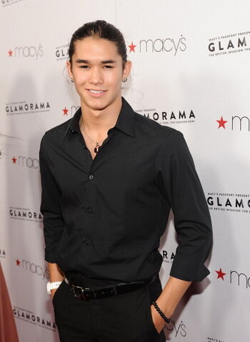 File:Booboostewartglamorama1.jpg