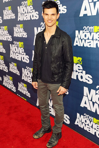 File:02 taylor lautner.jpg