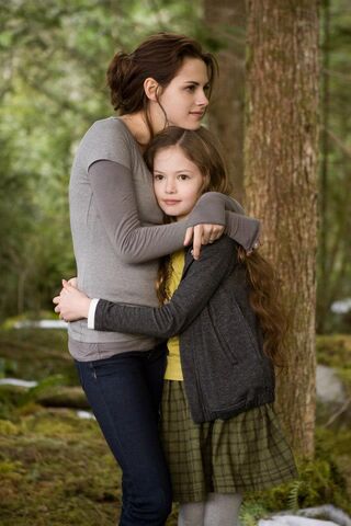 File:Bella-renesmee.jpg