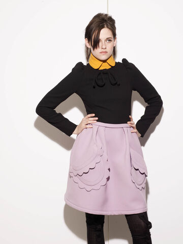 File:Kristen-Stewart-Elle-Outtake-2.jpg