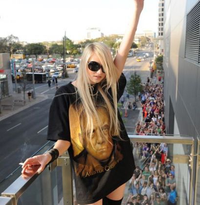 File:Taymom ;-.jpg