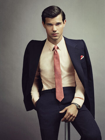 File:Taylor-lautner-gq-australia-1.jpg
