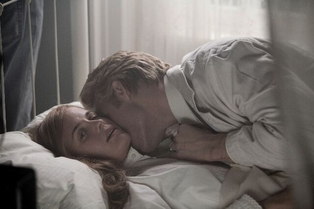 Datei:Esme-and-Carlisle-twilight-movie-2586888-800-534.jpg