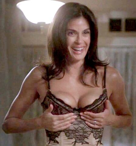 File:Housewives1 468x502.jpg