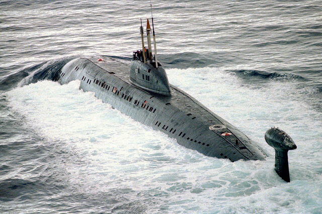 Datei:800px-Victor III class submarine-1-.jpg