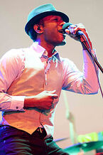 220px-Aloe Blacc 2011