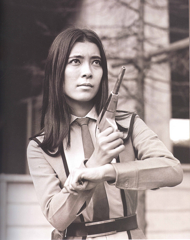 File:Akiko Fuji armed B&W.png