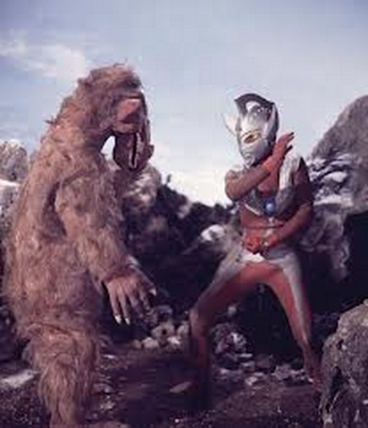 File:Orphy v Ultraman Taro I.png
