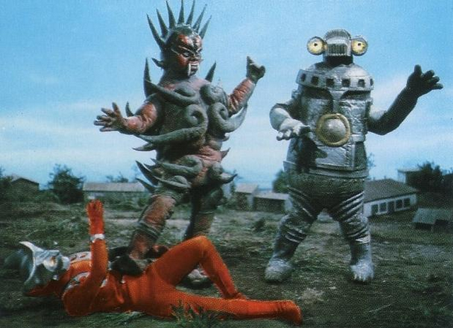 File:Ashuran with Ultraman Leo.png
