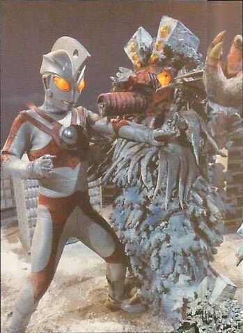 File:Ultraman vs Snowgiran.jpg