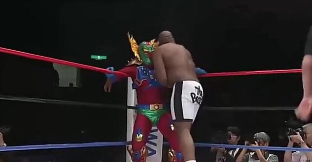 File:Bob Sapp vs Aztec.jpg