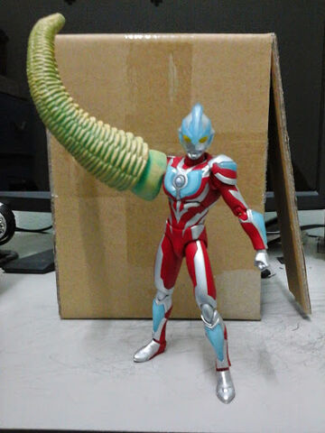 File:Ultra-Act Ultraman Ginga use Red King Tail.jpg