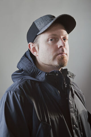 Plik:DJ Shadow.jpg