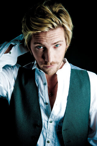 Plik:Troy Baker.jpg