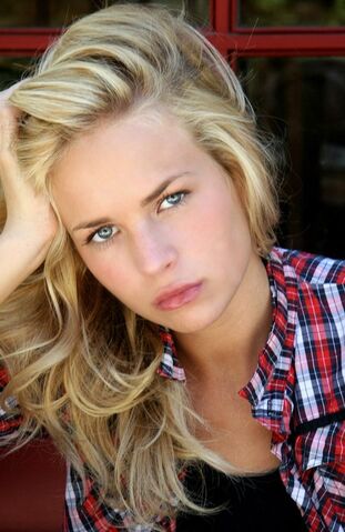 File:Britt Robertson (10).jpg