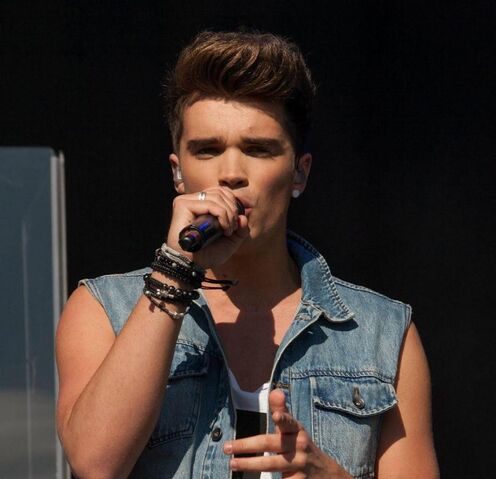 File:Josh-cuthbert-est-a-tomber.jpg