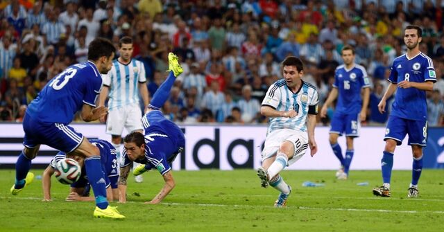 Arquivo:Messi-gol-argentina-bosnia-copa-2014-2.jpg