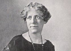 Pearl curran